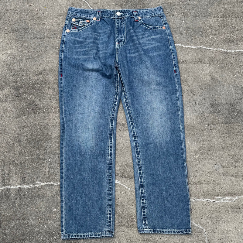 Detailansicht: Sourced limited accessories and clothes True Religion USA vintage straight jeans – Logo, Nähte oder Material
