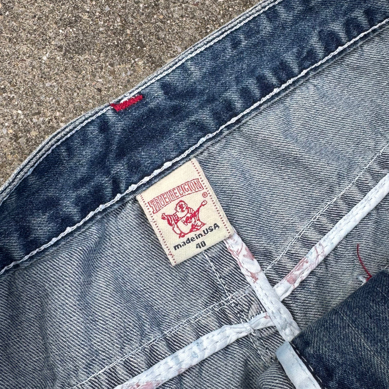 Detailansicht: Sourced limited accessories and clothes True Religion USA vintage straight jeans – Logo, Nähte oder Material