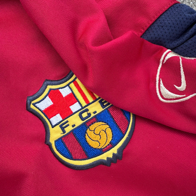 Detailansicht: Sourced limited accessories and clothes Nike FC Barcelona vintage red track jacket – Logo, Nähte oder Material