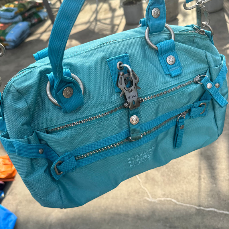Detailansicht: Sourced limited accessories and clothes George Gina & Lucy Freds Gal handbag – Logo, Nähte oder Material