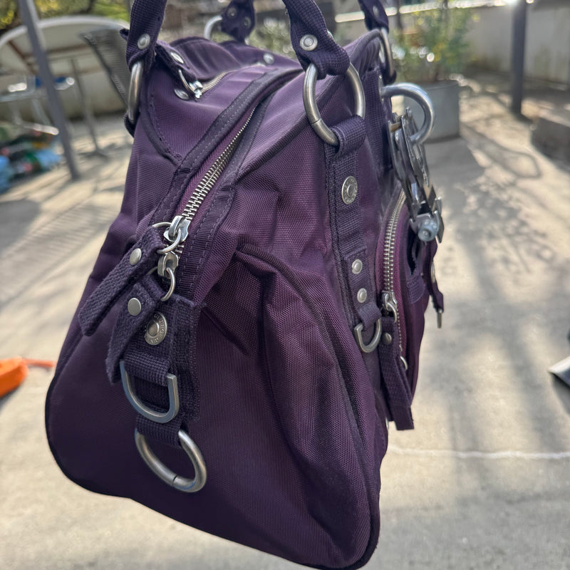 Detailansicht: Sourced limited accessories and clothes George Gina & Lucy Cortina Deluxe purple – Logo, Nähte oder Material