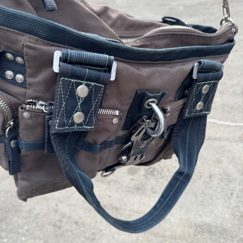 Detailansicht: Sourced limited accessories and clothes George Gina & Lucy 6IX vintage handbag – Logo, Nähte oder Material