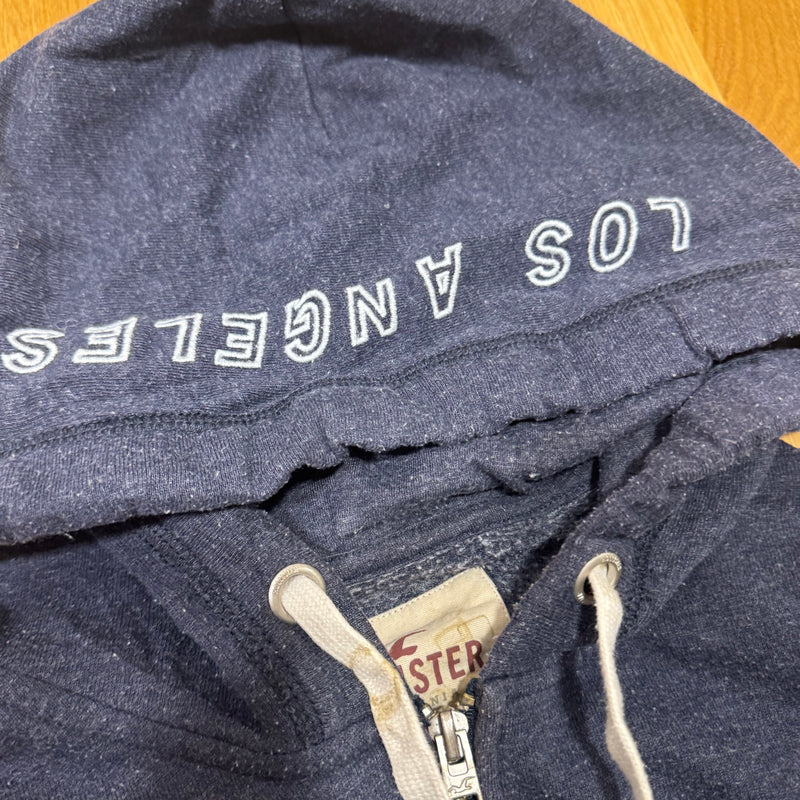 Detailansicht: Sourced limited accessories and clothes Hollister Los angeles navy y2k zip hoodie – Logo, Nähte oder Material