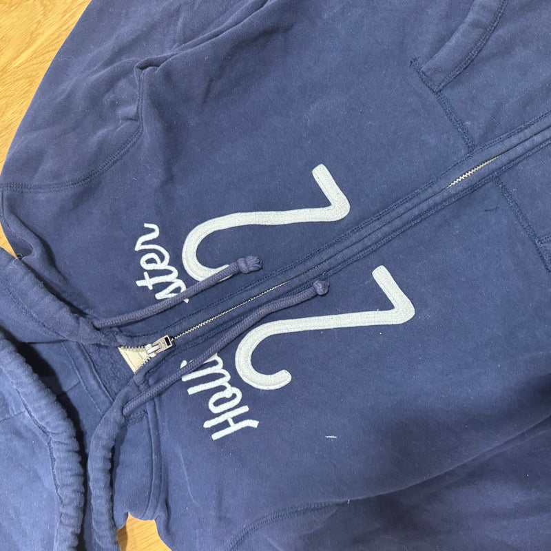 Detailansicht: Sourced limited accessories and clothes Hollister 22 y2k womens zip hoodie – Logo, Nähte oder Material
