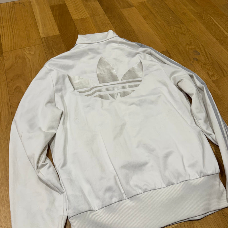 Detailansicht: Sourced limited accessories and clothes Adidas Firebird white y2k track jacket – Logo, Nähte oder Material