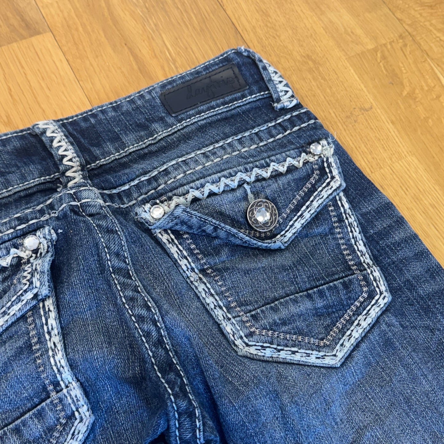 Daytrip acquarious flair y2k jeans