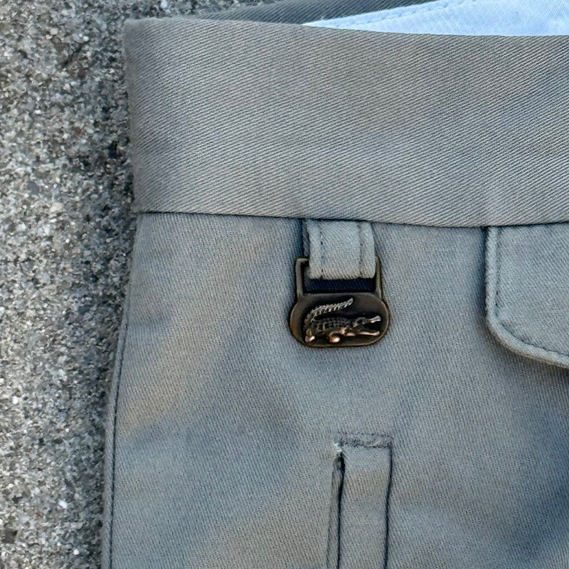 Detailansicht: Sourced limited accessories and clothes Lacoste vintage grey dress pants – Logo, Nähte oder Material