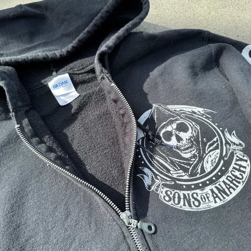 Detailansicht: Sourced limited accessories and clothes Sons of Anarchy black zip-up hoodie – Logo, Nähte oder Material