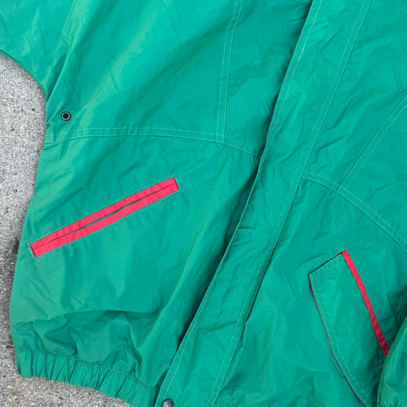 Detailansicht: Sourced limited accessories and clothes Kay-way green vintage rain jacket – Logo, Nähte oder Material