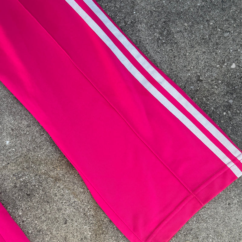 Detailansicht: Sourced limited accessories and clothes Adidas firebird y2k retro track pants – Logo, Nähte oder Material