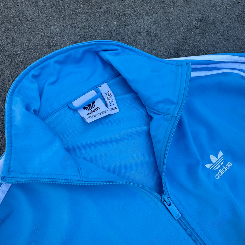 Detailansicht: Sourced limited accessories and clothes Adidas vintage skyblue track jacket – Logo, Nähte oder Material