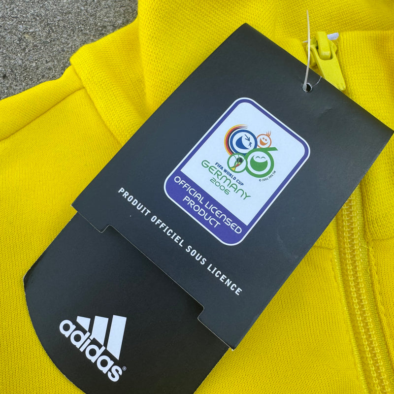 Detailansicht: Sourced limited accessories and clothes Adidas Brazil Worldcup 2006 track jacket – Logo, Nähte oder Material