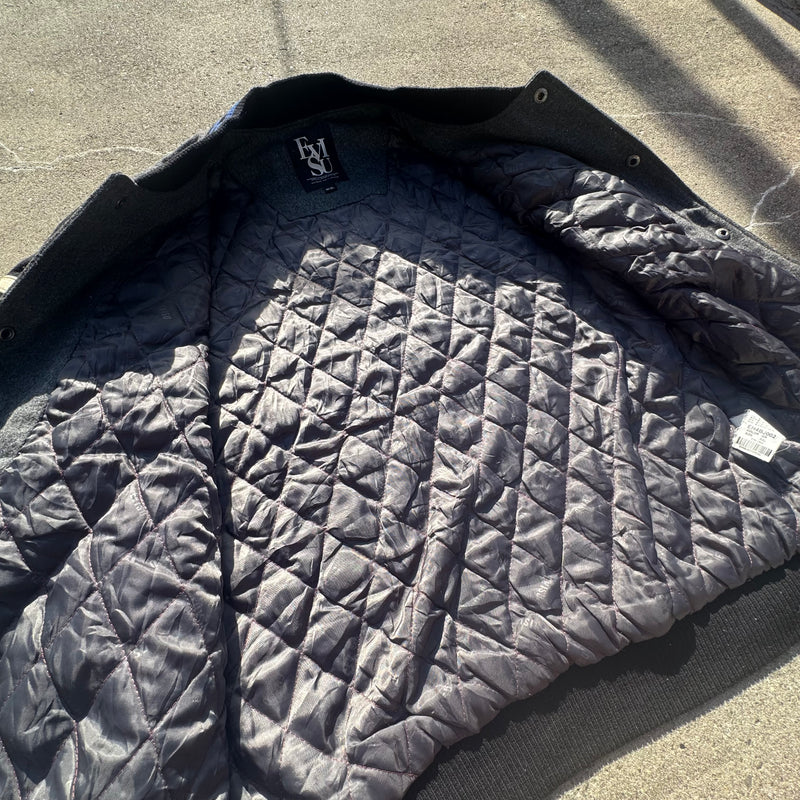 Detailansicht: Sourced limited accessories and clothes Evisu Energetics wool vintage bomber jacket – Logo, Nähte oder Material