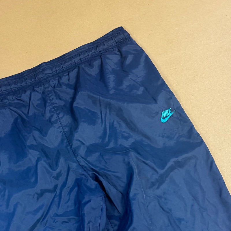 Detailansicht: Sourced limited accessories and clothes Nike vintage baggy streetwear trackpants – Logo, Nähte oder Material