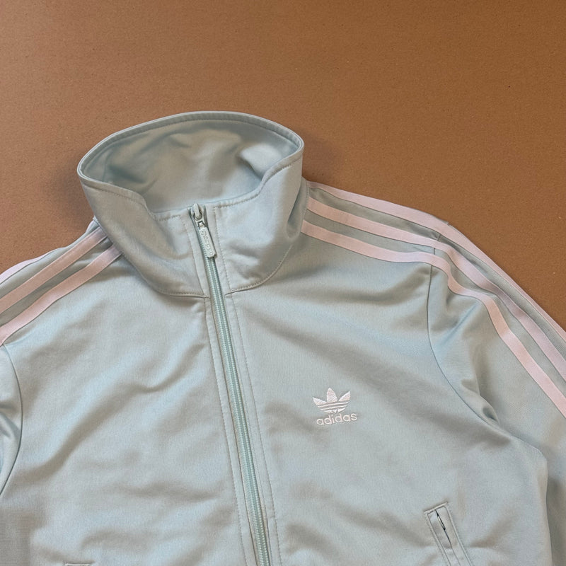 Detailansicht: Sourced limited accessories and clothes Adidas baby blue y2k retro track jacket – Logo, Nähte oder Material