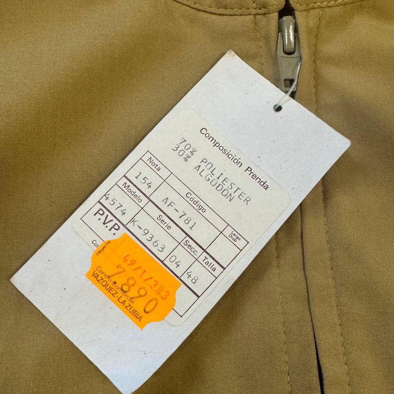 Detailansicht: Sourced limited accessories and clothes Original vintage 80s Flaps jacket – Logo, Nähte oder Material