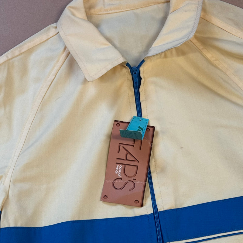 Detailansicht: Sourced limited accessories and clothes Original vintage 80s Flaps jacket – Logo, Nähte oder Material