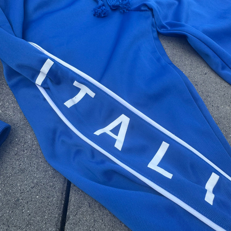 Detailansicht: Sourced limited accessories and clothes Italia streetwear blue track set – Logo, Nähte oder Material
