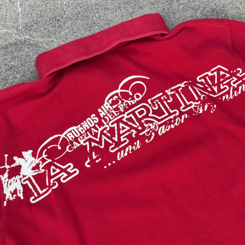 Detailansicht: Sourced limited accessories and clothes La Martina Buenos Aires red vintage poloshirt – Logo, Nähte oder Material