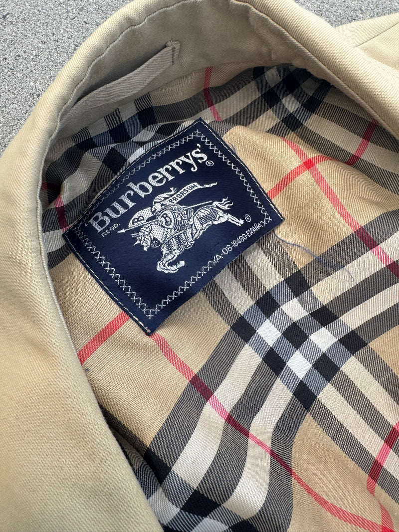 Detailansicht: Sourced limited accessories and clothes Vintage Burberry long coat – Logo, Nähte oder Material