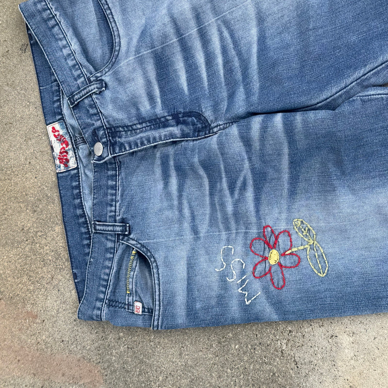 Detailansicht: Sourced limited accessories and clothes Miss Sixty Kiss floral vintage wide leg jeans – Logo, Nähte oder Material