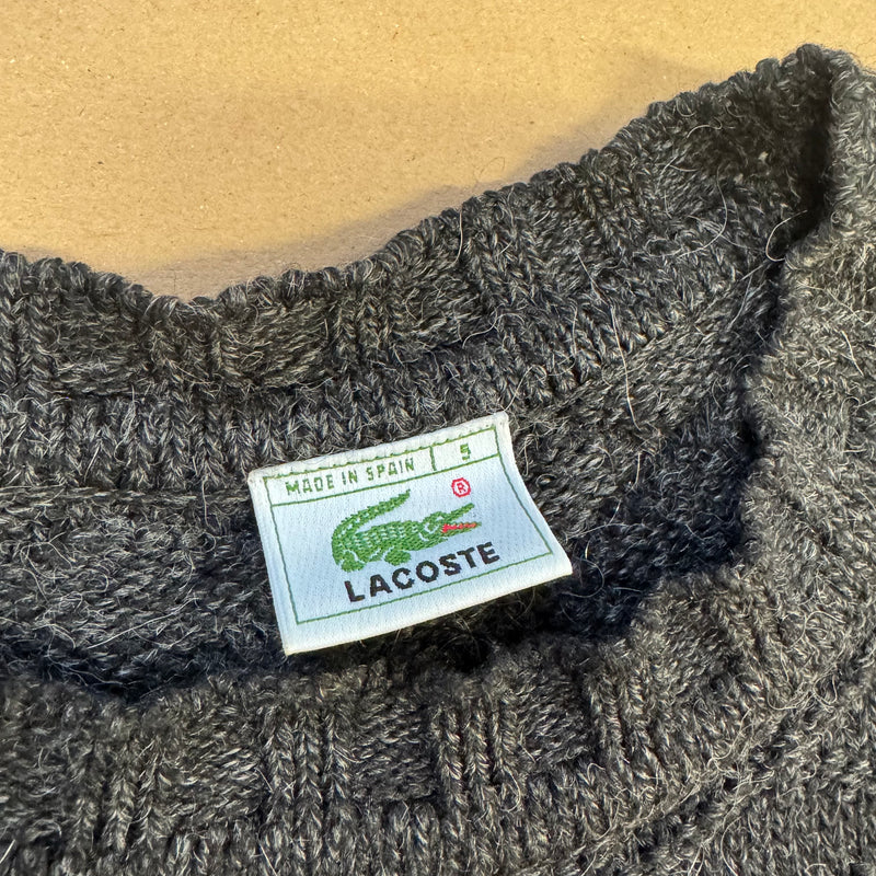 Detailansicht: Sourced limited accessories and clothes Lacoste vintage knitted crewneck sweatshirt – Logo, Nähte oder Material