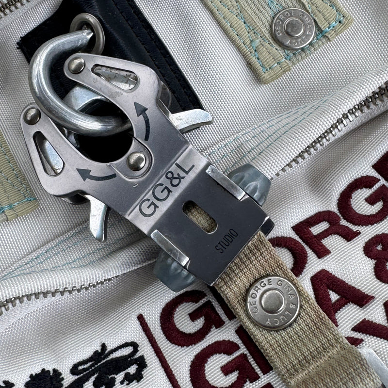 Detailansicht: Sourced limited accessories and clothes George Gina & Lucy Sweet Sally white handbag – Logo, Nähte oder Material