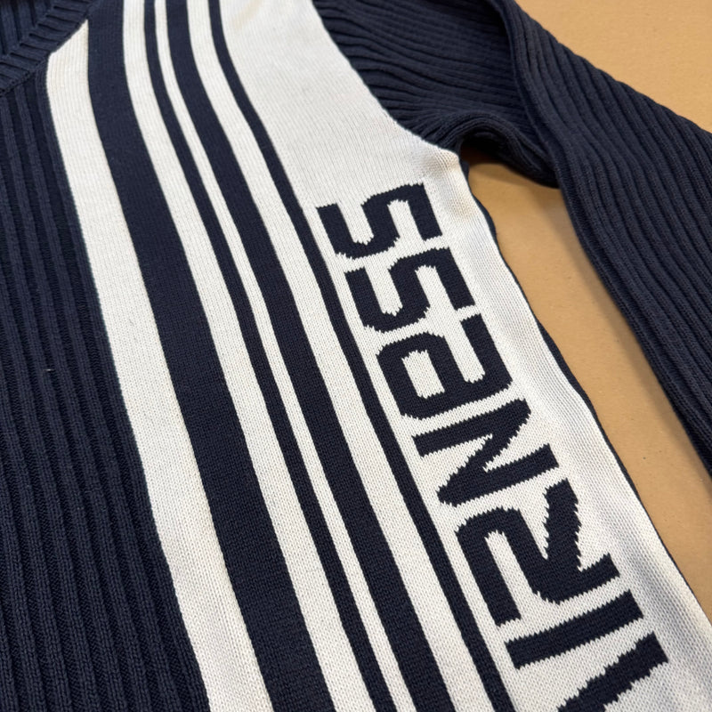 Detailansicht: Sourced limited accessories and clothes Vintage Airness knitted v-neck sweatshirt – Logo, Nähte oder Material