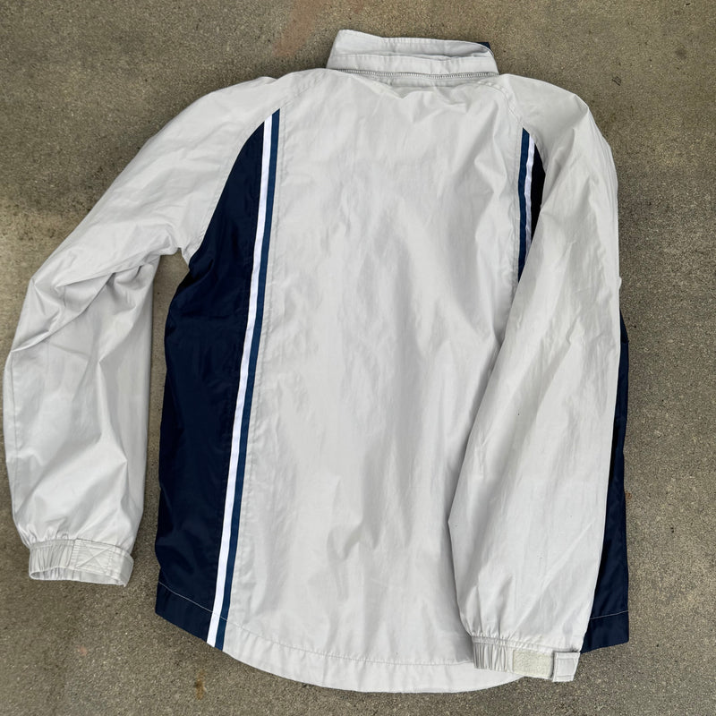 Detailansicht: Sourced limited accessories and clothes Nike vintage 90s track and rain jacket – Logo, Nähte oder Material