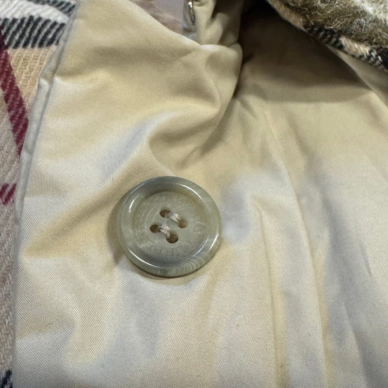 Detailansicht: Sourced limited accessories and clothes Burberry vintage beige long coat – Logo, Nähte oder Material