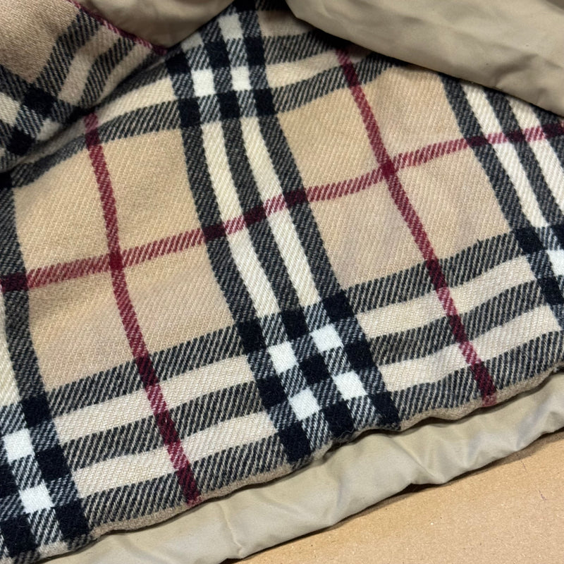 Detailansicht: Sourced limited accessories and clothes Burberry vintage beige long coat – Logo, Nähte oder Material