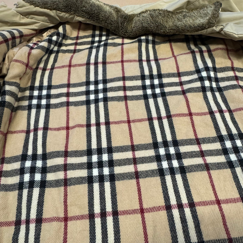 Detailansicht: Sourced limited accessories and clothes Burberry vintage beige long coat – Logo, Nähte oder Material