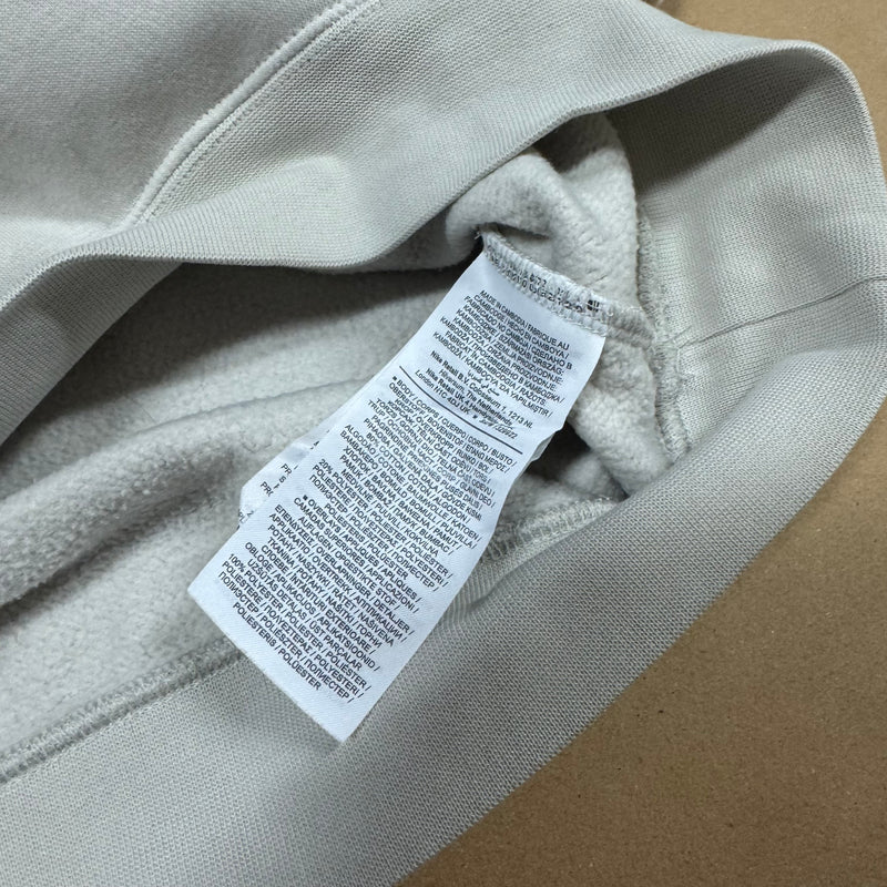 Detailansicht: Sourced limited accessories and clothes Nike grey streetwear style light hoodie – Logo, Nähte oder Material