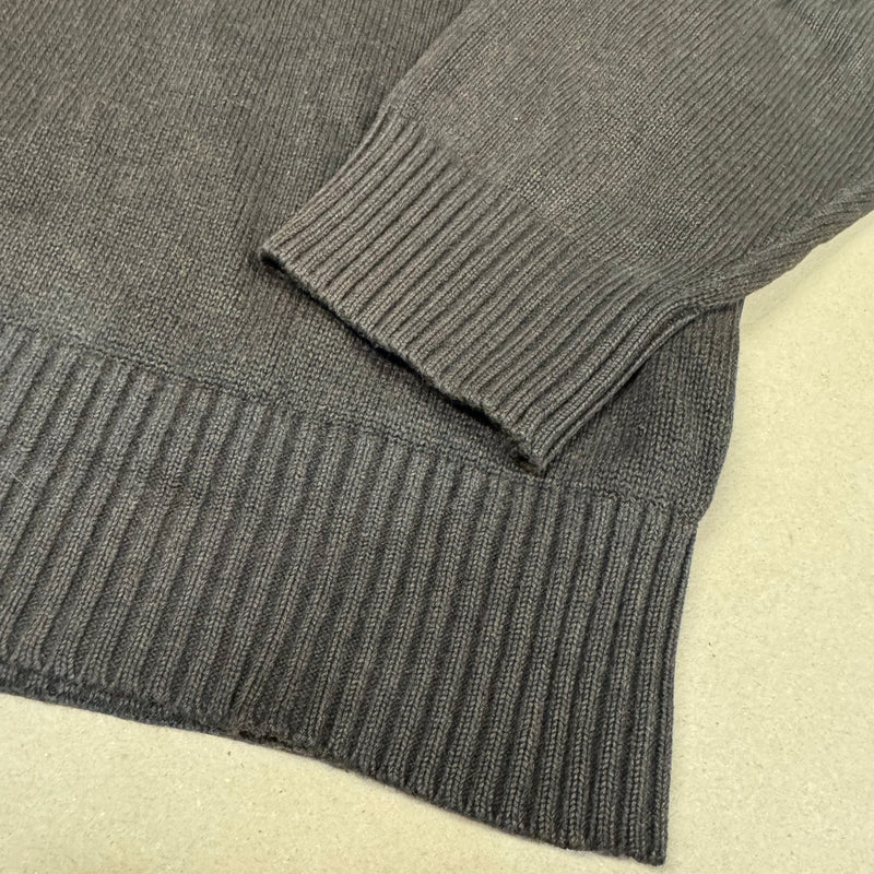 Detailansicht: Sourced limited accessories and clothes Tommy Hilfiger knitted brown sweatshirt – Logo, Nähte oder Material