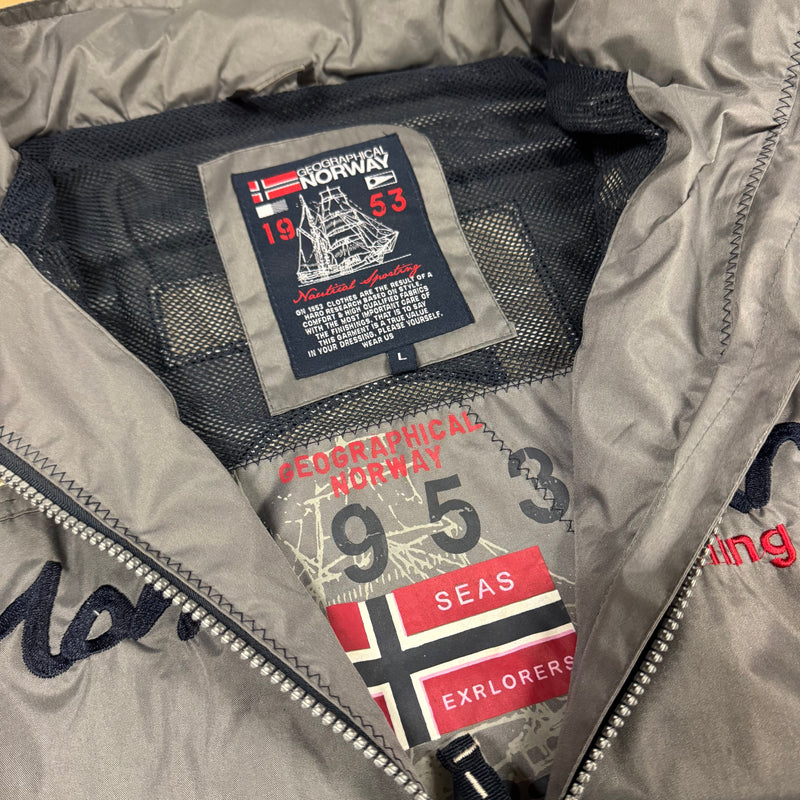 Detailansicht: Sourced limited accessories and clothes Monte Carlo jacket from Geographical Norway – Logo, Nähte oder Material