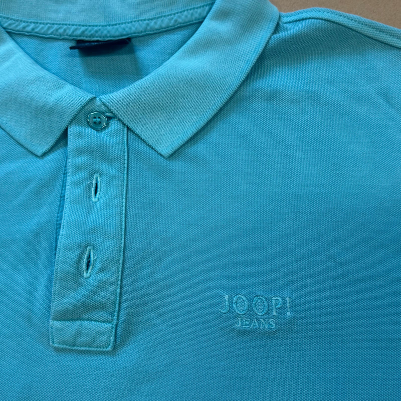 Detailansicht: Sourced limited accessories and clothes Baby blue Joop polo – Logo, Nähte oder Material