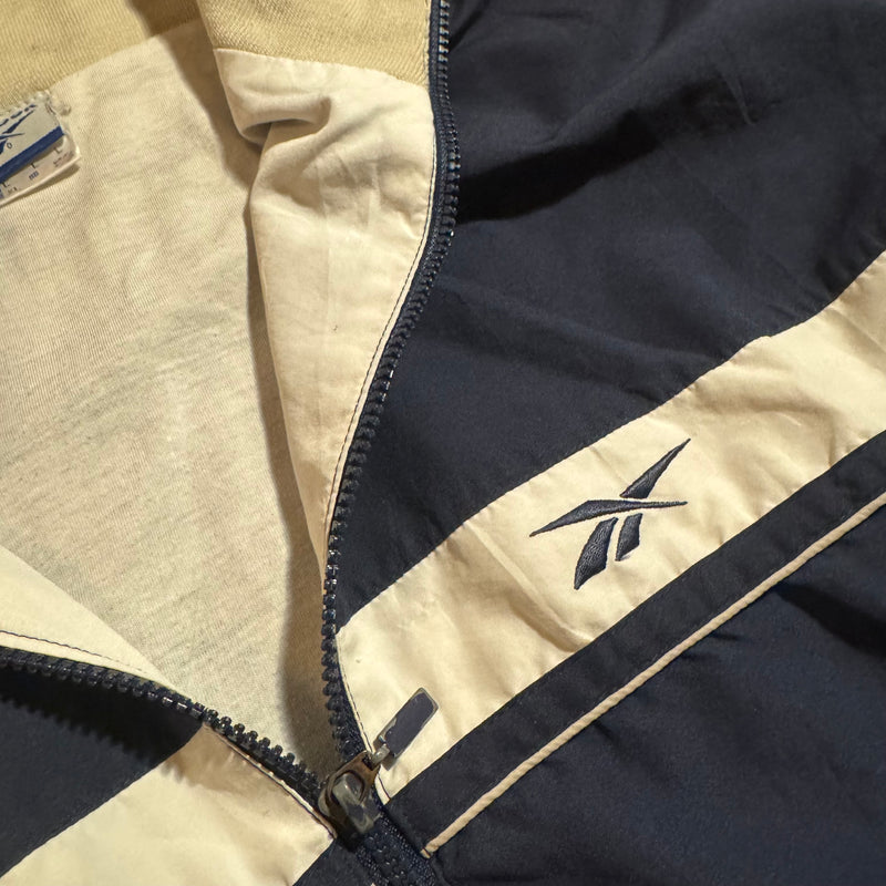 Detailansicht: Sourced limited accessories and clothes Reebok vintage blue 90s track jacket – Logo, Nähte oder Material