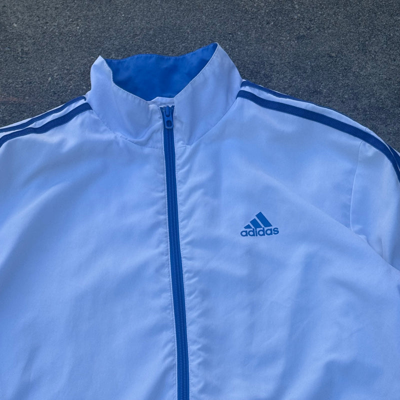 Detailansicht: Sourced limited accessories and clothes Adidas streetwear white track jacket – Logo, Nähte oder Material