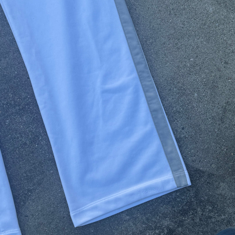 Detailansicht: Sourced limited accessories and clothes Nike vintage 90s white trackpants – Logo, Nähte oder Material