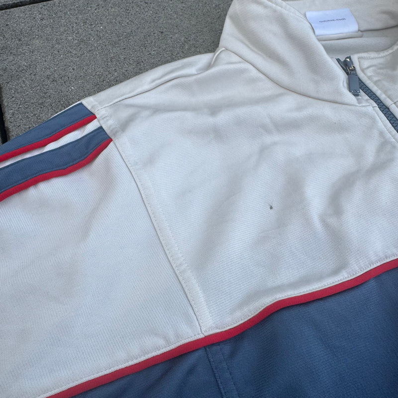 Detailansicht: Sourced limited accessories and clothes Adidas vintage white track jacket – Logo, Nähte oder Material