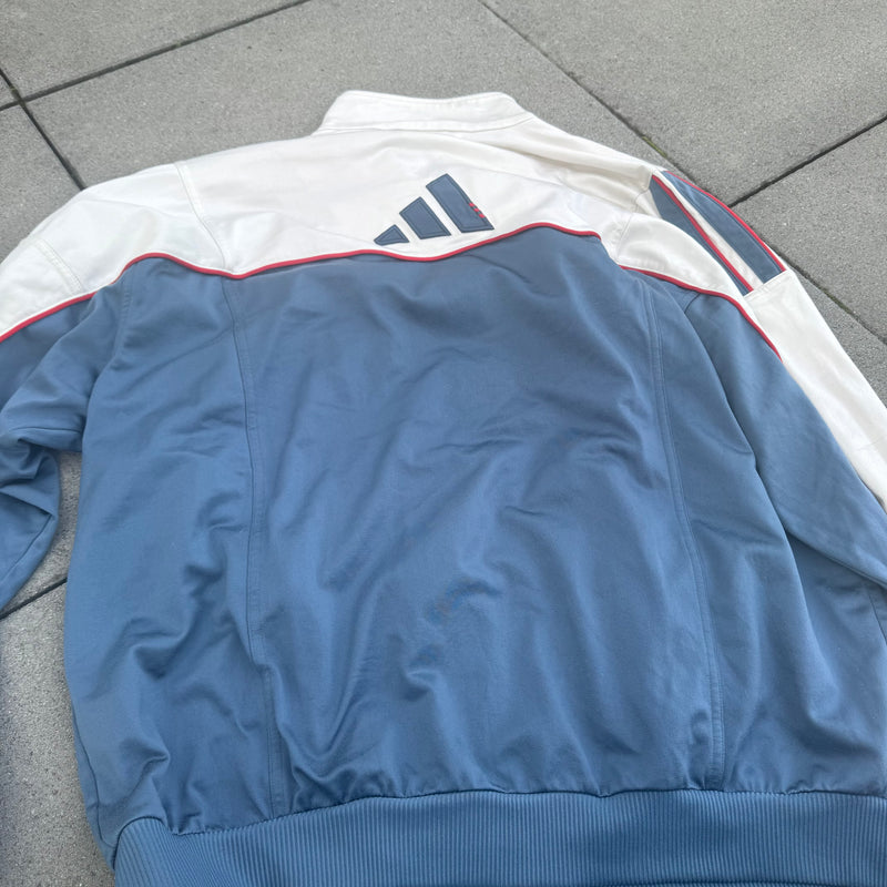 Detailansicht: Sourced limited accessories and clothes Adidas vintage white track jacket – Logo, Nähte oder Material