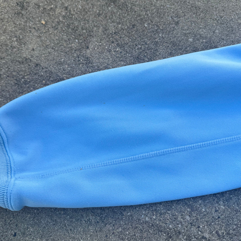 Detailansicht: Sourced limited accessories and clothes Kappa Marseille skyblue track jacket – Logo, Nähte oder Material