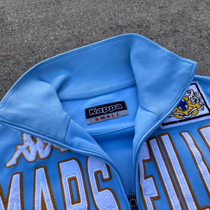 Detailansicht: Sourced limited accessories and clothes Kappa Marseille skyblue track jacket – Logo, Nähte oder Material