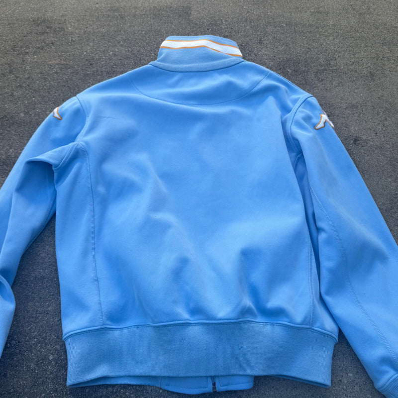 Detailansicht: Sourced limited accessories and clothes Kappa Marseille skyblue track jacket – Logo, Nähte oder Material