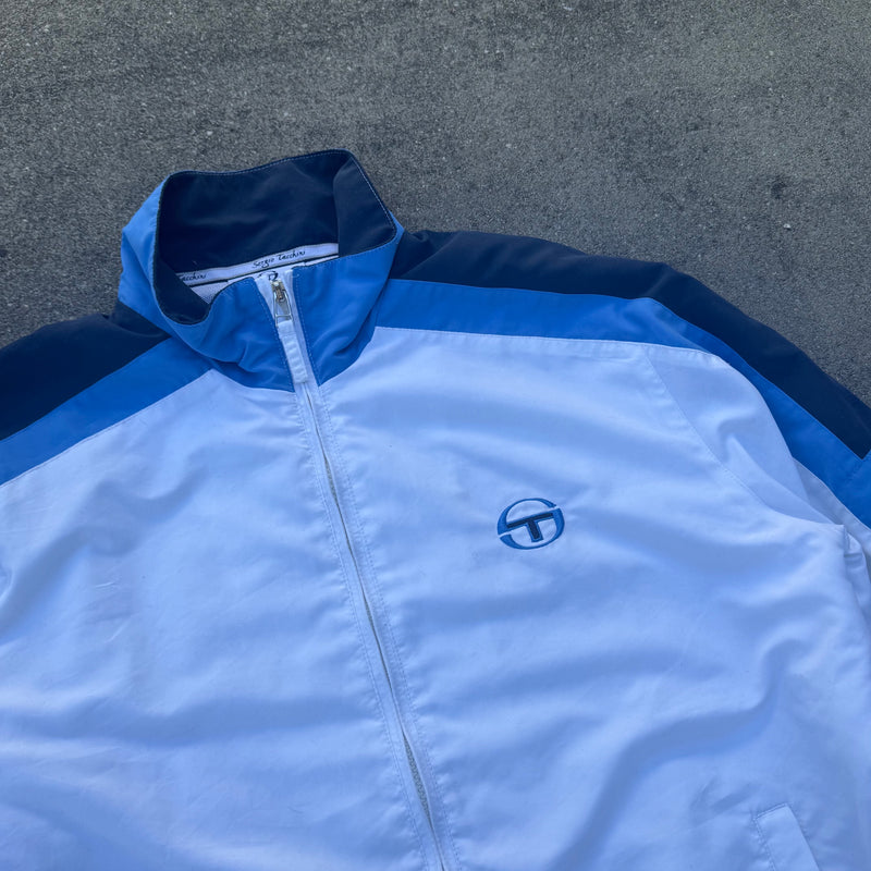 Detailansicht: Sourced limited accessories and clothes Sergio Tacchini vintage white track jacket – Logo, Nähte oder Material