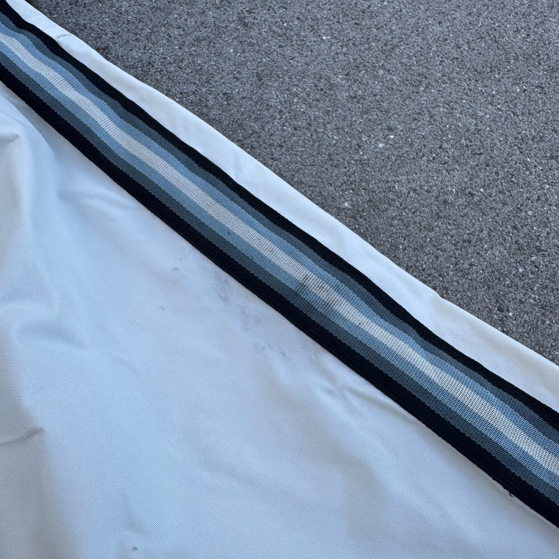 Detailansicht: Sourced limited accessories and clothes Vintage Nike beige rain jacket – Logo, Nähte oder Material