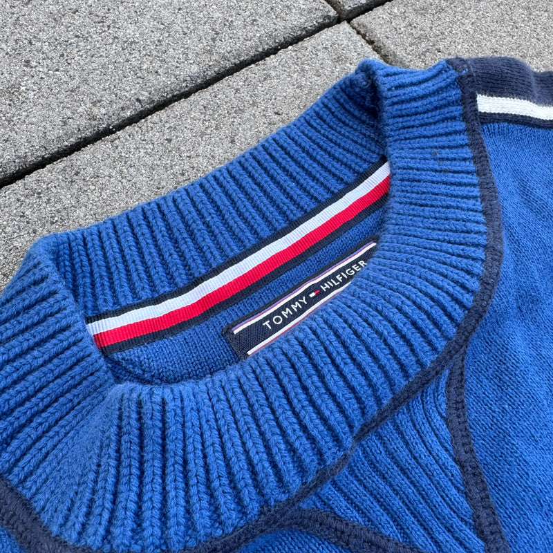Detailansicht: Sourced limited accessories and clothes Tommy Hilfiger knitted blue sweatshirt – Logo, Nähte oder Material