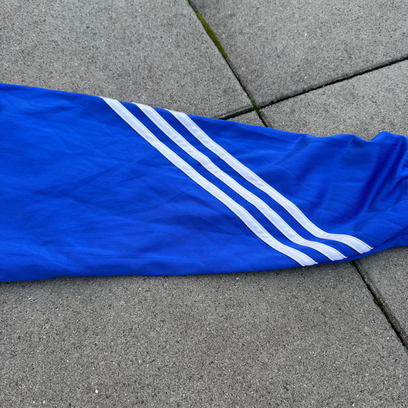 Detailansicht: Sourced limited accessories and clothes Adidas vintage blue track jacket – Logo, Nähte oder Material