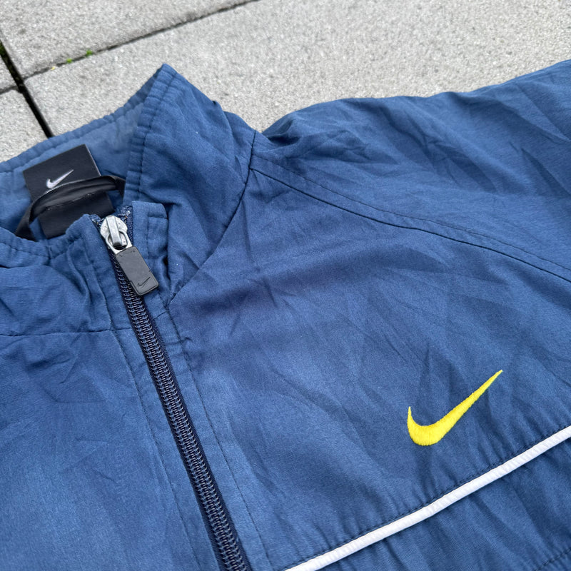 Detailansicht: Sourced limited accessories and clothes Nike 80s vintage blue track jacket – Logo, Nähte oder Material