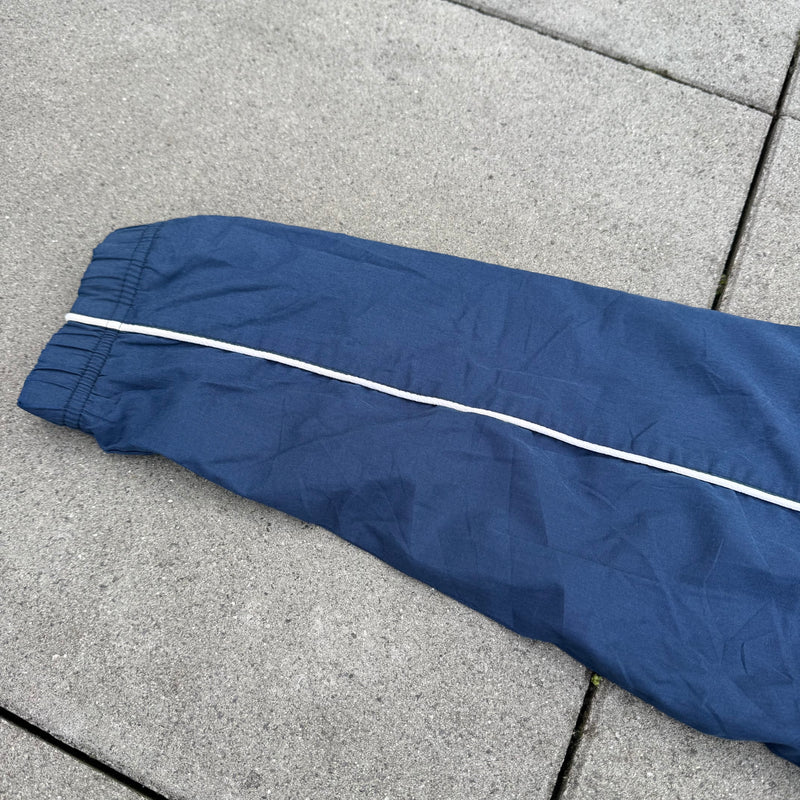 Detailansicht: Sourced limited accessories and clothes Nike 80s vintage blue track jacket – Logo, Nähte oder Material